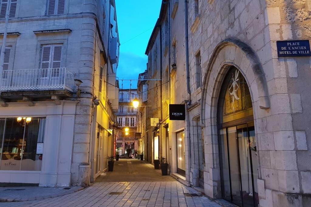 Superbe Loft T4 De 96 M2 Au Coeur Perigueux Apartment Exterior photo