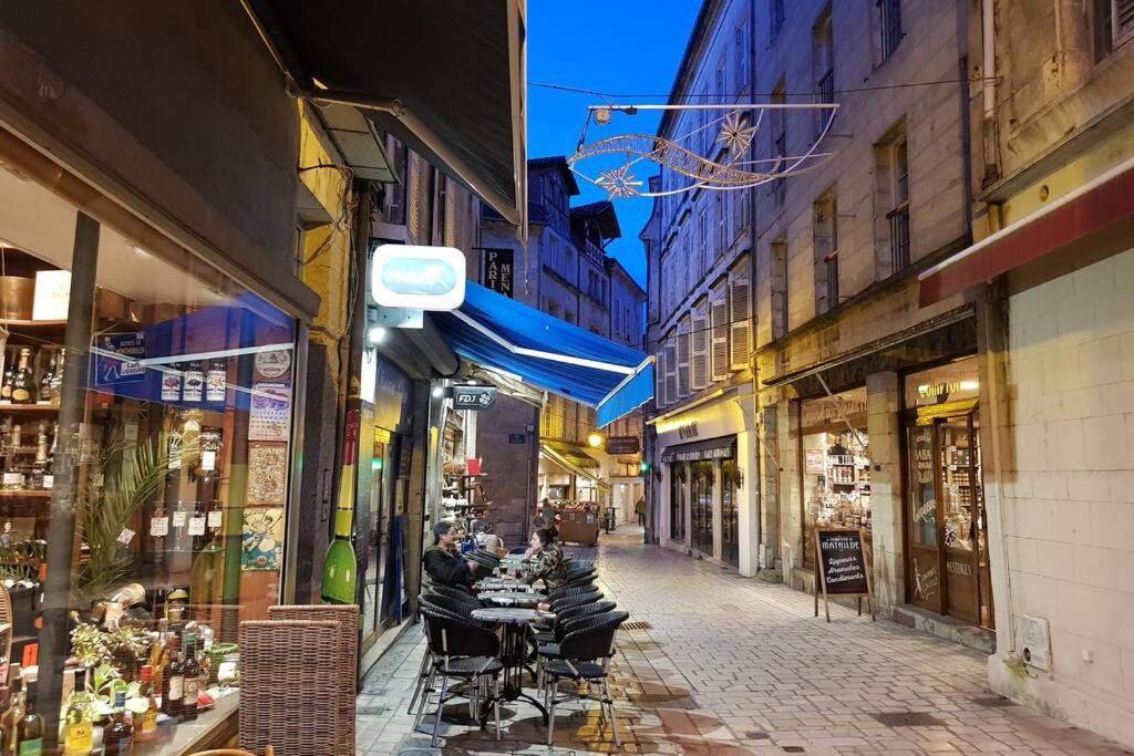 Superbe Loft T4 De 96 M2 Au Coeur Perigueux Apartment Exterior photo